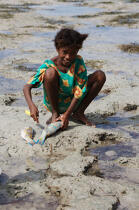 Ifaty - Madagascar. © Philip Plisson / Plisson La Trinité / AA14540 - Photo Galleries - Child