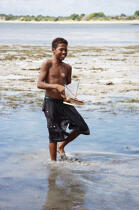 Ifaty - Madagascar. © Philip Plisson / Plisson La Trinité / AA14579 - Nos reportages photos - Enfant