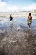 Ifaty - Madagascar. © Philip Plisson / Plisson La Trinité / AA14580 - Photo Galleries - Child
