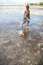 Ifaty - Madagascar. © Philip Plisson / Plisson La Trinité / AA14581 - Photo Galleries - Child