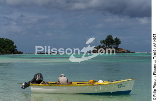 Les Seychelles. - © Philip Plisson / Plisson La Trinité / AA14975 - Nos reportages photos - Barque