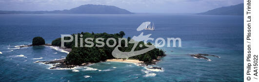 Le Ponant aux Seychelles. - © Philip Plisson / Plisson La Trinité / AA15022 - Nos reportages photos - La Grande Croisière