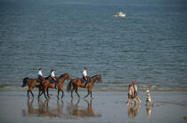 La Turballe. Poste saisonnier sur la plage. © Philip Plisson / Plisson La Trinité / AA15102 - Nos reportages photos - Régiment de cavalerie