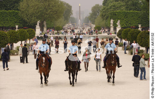 Jardin des Tuileries. Patrouille de sécurité publique. - © Philip Plisson / Plisson La Trinité / AA15152 - Nos reportages photos - Paris