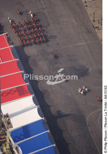 Défile du 14 juillet. - © Philip Plisson / Plisson La Trinité / AA15163 - Nos reportages photos - Site [75]