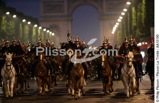 Republican guard. - © Philip Plisson / Plisson La Trinité / AA15190 - Photo Galleries - Arc de Triomphe