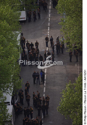 Republican guard. - © Philip Plisson / Plisson La Trinité / AA15251 - Photo Galleries - Arc de Triomphe
