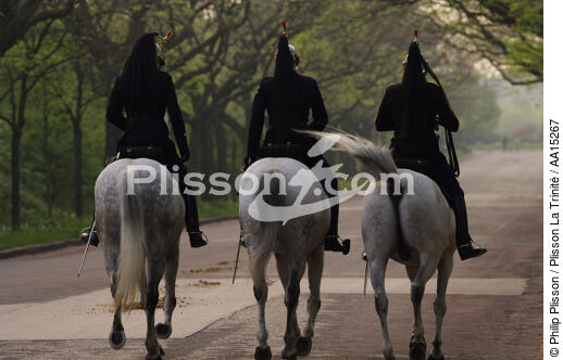 Republican guard. Bois de Vincennes. - © Philip Plisson / Plisson La Trinité / AA15267 - Photo Galleries - Regiment of cavalry