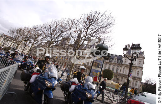 Hôtel de Ville. Escadron motocycliste - © Philip Plisson / Plisson La Trinité / AA15317 - Nos reportages photos - Transport routier