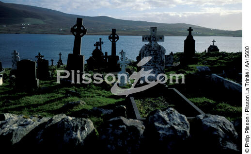 Achill island - © Philip Plisson / Plisson La Trinité / AA15600 - Photo Galleries - Cemetery