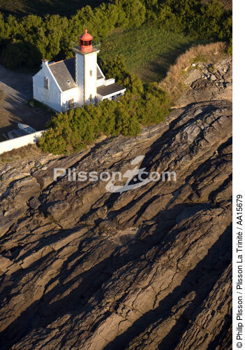 Pointe des chats lighthouse on Groix island - © Philip Plisson / Plisson La Trinité / AA15679 - Photo Galleries - Chats [Headland of]