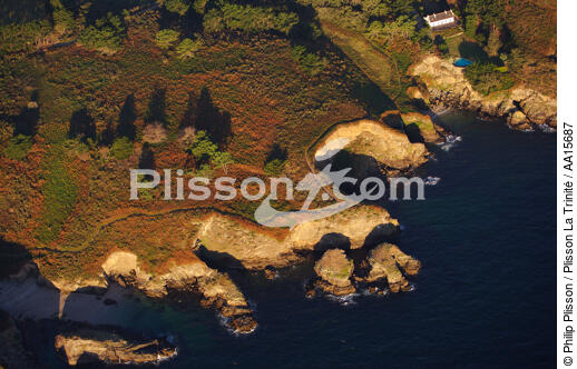 Northern coast of Belle île island - © Philip Plisson / Plisson La Trinité / AA15687 - Photo Galleries - Swimming pool