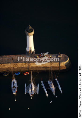 Port Haliguen antique lighthouse - © Philip Plisson / Plisson La Trinité / AA15696 - Photo Galleries - Multihull