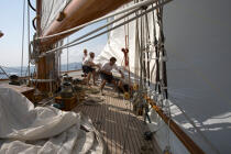 On board Eléonora © Philip Plisson / Plisson La Trinité / AA15703 - Photo Galleries - Gaff schooner