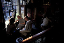 The Oval Pub in Dublin © Philip Plisson / Plisson La Trinité / AA15705 - Photo Galleries - Pub