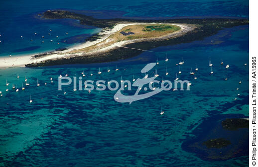 Mooring on Glenan islands. - © Philip Plisson / Plisson La Trinité / AA15965 - Photo Galleries - Glénan [The Archipelago of the]