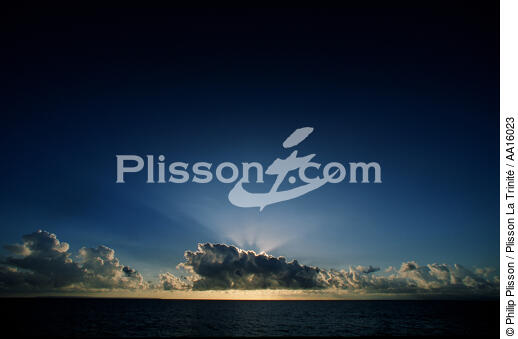 Blue sky in the West Indies. - © Philip Plisson / Plisson La Trinité / AA16023 - Photo Galleries - Cloud