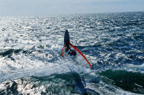 Planche à voile à Erdeven. © Philip Plisson / Plisson La Trinité / AA16031 - Nos reportages photos - Mer