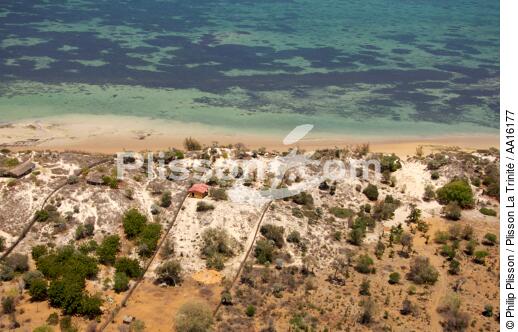 Malagasy shore north of Tuléar - © Philip Plisson / Plisson La Trinité / AA16177 - Photo Galleries - Cabin