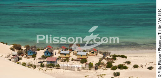 Malagasy shore north of Tuléar - © Philip Plisson / Plisson La Trinité / AA16180 - Photo Galleries - 16/9 horizontal