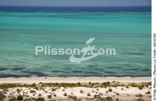 Malagasy shore north of Tuléar - © Philip Plisson / Plisson La Trinité / AA16184 - Photo Galleries - Beach