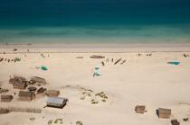Malagasy shore north of Tuléar © Philip Plisson / Plisson La Trinité / AA16206 - Photo Galleries - Dugout