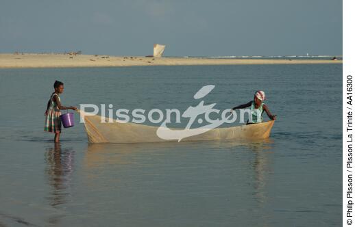 Morondava - © Philip Plisson / Plisson La Trinité / AA16300 - Nos reportages photos - Filet de pêche