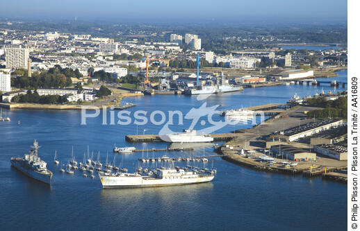 Asenal de Lorient - © Philip Plisson / Plisson La Trinité / AA16809 - Nos reportages photos - Marine nationale