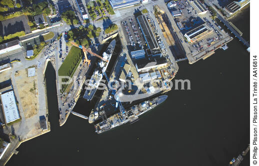 L'arsenal de Lorient. - © Philip Plisson / Plisson La Trinité / AA16814 - Photo Galleries - The Navy