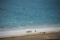 Char à voile et kitesurf sur la plage de Penthièvre © Philip Plisson / Plisson La Trinité / AA16816 - Nos reportages photos - Char à voile