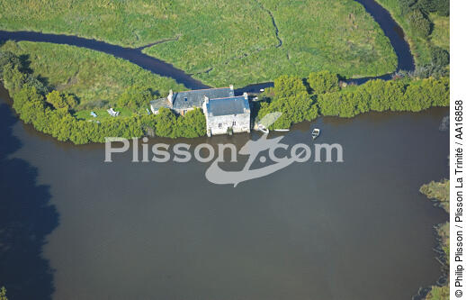 Tidal Mill on Etel river. - © Philip Plisson / Plisson La Trinité / AA16858 - Photo Galleries - Mill