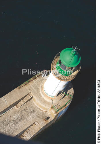 Feu de port de Port-Tudy à Groix. - © Philip Plisson / Plisson La Trinité / AA16893 - Nos reportages photos - Port-Tudy