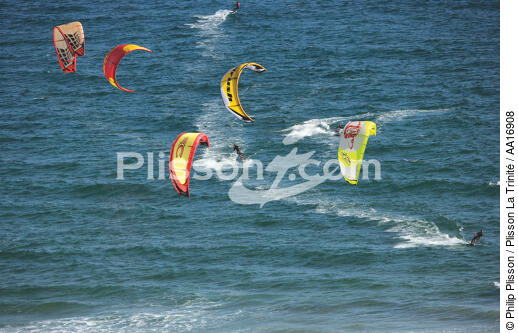 Kitesurf à Penthièvre. - © Philip Plisson / Plisson La Trinité / AA16908 - Nos reportages photos - Sport et loisir