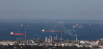 La raffinerie de Fos-sur-mer. © Guillaume Plisson / Plisson La Trinité / AA16936 - Nos reportages photos - 16/9 horizontal