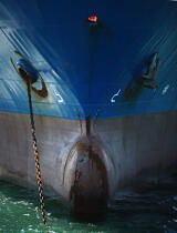 Oil tanker in front of Fos-sur-mer © Guillaume Plisson / Plisson La Trinité / AA16951 - Photo Galleries - Town [13]