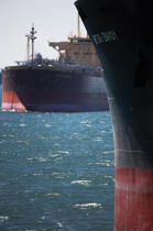 Oil tanker in front of Fos-sur-mer © Guillaume Plisson / Plisson La Trinité / AA16953 - Photo Galleries - Stem