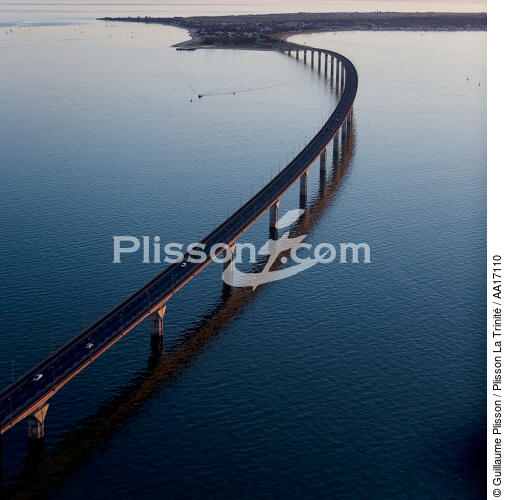 Le pont de l'ile de Ré - © Guillaume Plisson / Plisson La Trinité / AA17110 - Nos reportages photos - Pont