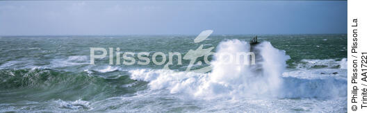 Buoy in front of Penmarc'h. - © Philip Plisson / Plisson La Trinité / AA17221 - Photo Galleries - Buoys and beacons