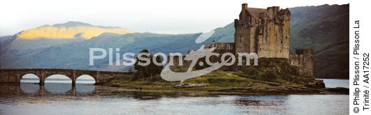Eilean Donan Castle - © Philip Plisson / Plisson La Trinité / AA17252 - Photo Galleries - Scotland