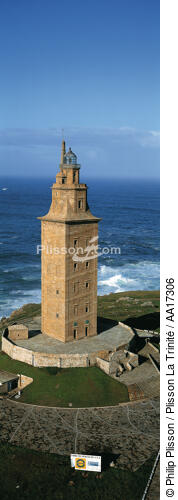 La Tour d'Hercule - © Philip Plisson / Plisson La Trinité / AA17306 - Nos reportages photos - Panoramique vertical
