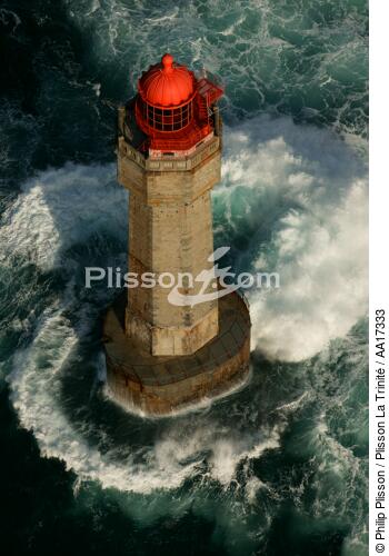 La Jument lighthouse - © Philip Plisson / Plisson La Trinité / AA17333 - Photo Galleries - Wave