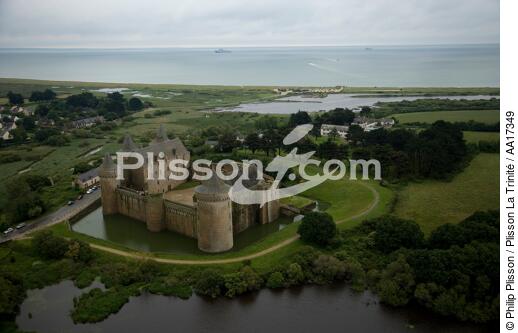 Suscinio castel - © Philip Plisson / Plisson La Trinité / AA17349 - Photo Galleries - Calm sea