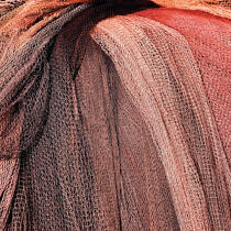 Redes rojos. © Philip Plisson / Plisson La Trinité / AA17369 - Photo Galleries - Fishing nets
