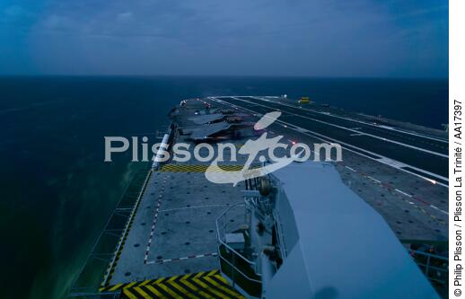 A bord du porte -avion Charles de Gaulle - © Philip Plisson / Plisson La Trinité / AA17397 - Nos reportages photos - Avion militaire