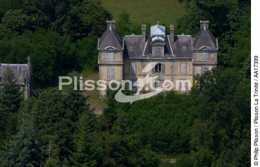 Château de Kervihan au fond de la rivière de Crach - © Philip Plisson / Plisson La Trinité / AA17399 - Nos reportages photos - Château