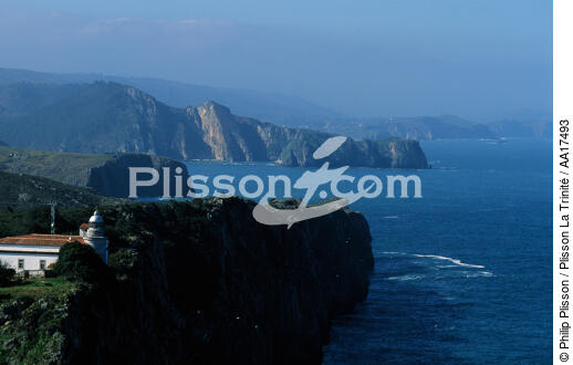 Le phare de San Emeterio - © Philip Plisson / Plisson La Trinité / AA17493 - Nos reportages photos - Espagne