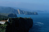 Le phare de San Emeterio © Philip Plisson / Plisson La Trinité / AA17493 - Nos reportages photos - Phare [Asturie]