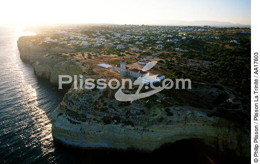 Phare de Alfanzina, Algarve, Portugal - © Philip Plisson / Plisson La Trinité / AA17603 - Nos reportages photos - Phare [Por]