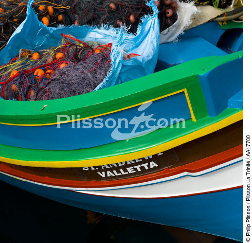 Fishing boat in the port of Valetta - © Philip Plisson / Plisson La Trinité / AA17700 - Photo Galleries - Fishing nets
