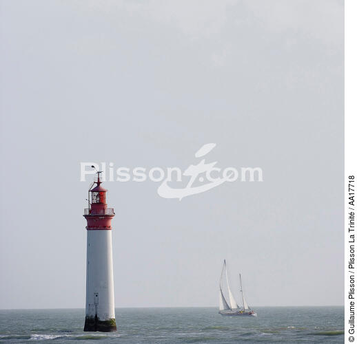 Le phare de Chauveau devant l'île de Ré. - © Guillaume Plisson / Plisson La Trinité / AA17718 - Nos reportages photos - Chauveau